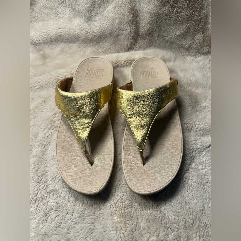 FitFlop Womens Lulu Leather Toepost Sandal Size 8 Gold